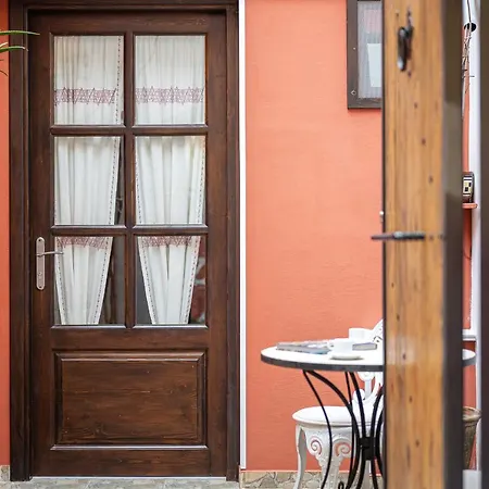 Pezoulia Traditional Maisonette In Apartment *