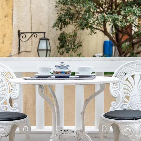 Pezoulia Traditional Maisonette In Apartment *