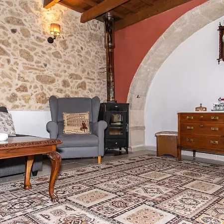 Pezoulia Traditional Maisonette In Apartment